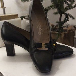 Salvatore Ferragamo BroadroomHeels 10C2-inchLuxBlackLeatherVeryGoodCondition